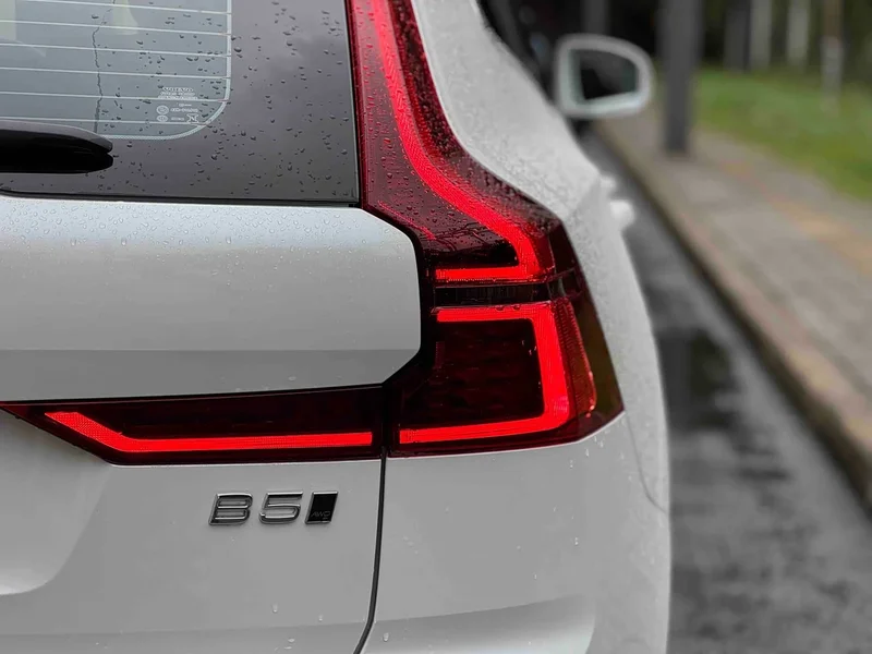 Volvo XC60 — фото 9