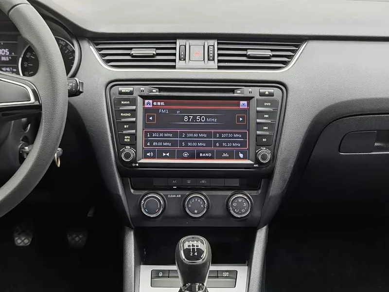 Volkswagen Octavia — фото 12