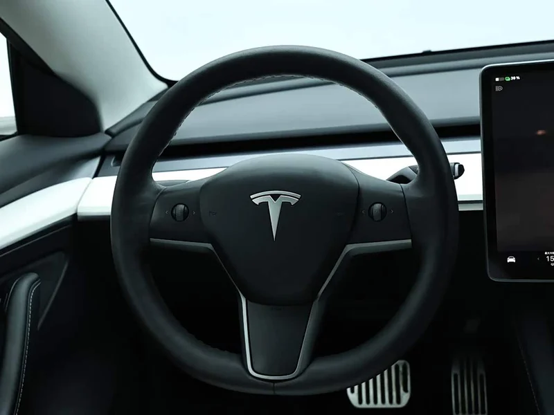 Tesla Model 3 — фото 16