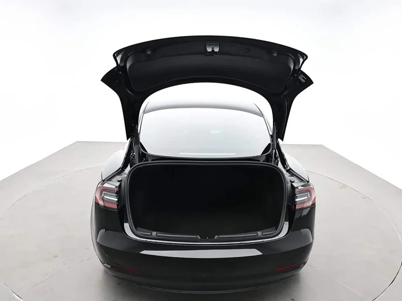Tesla Model 3 — фото 8