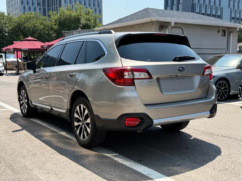 Subaru Outback — фото 8