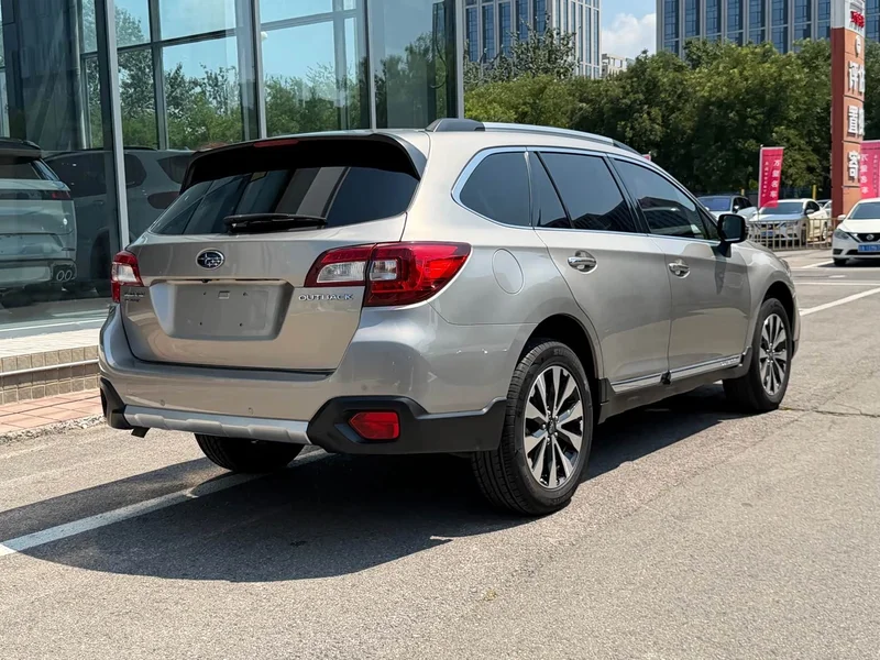 Subaru Outback — фото 9