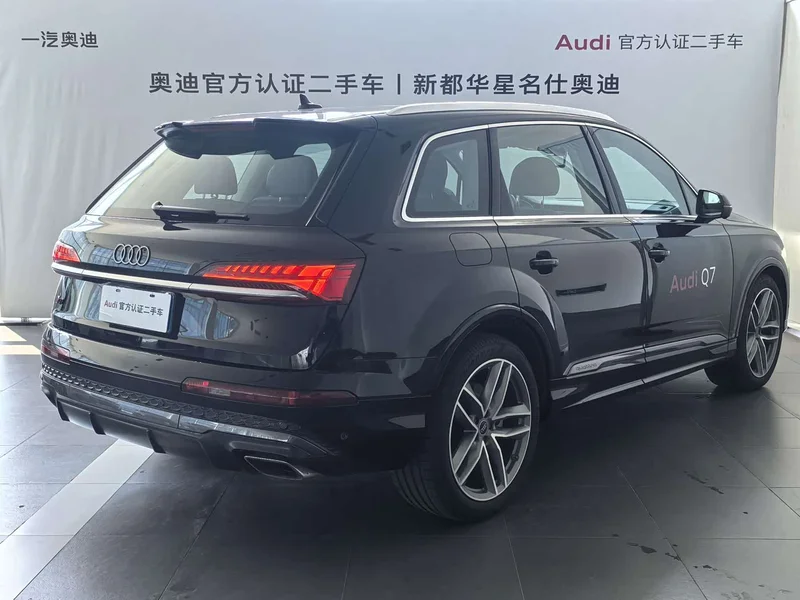 Audi Q7 — фото 18