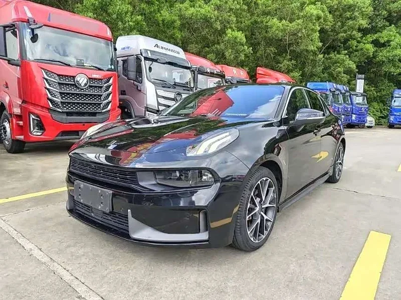 Lynk & Co 03