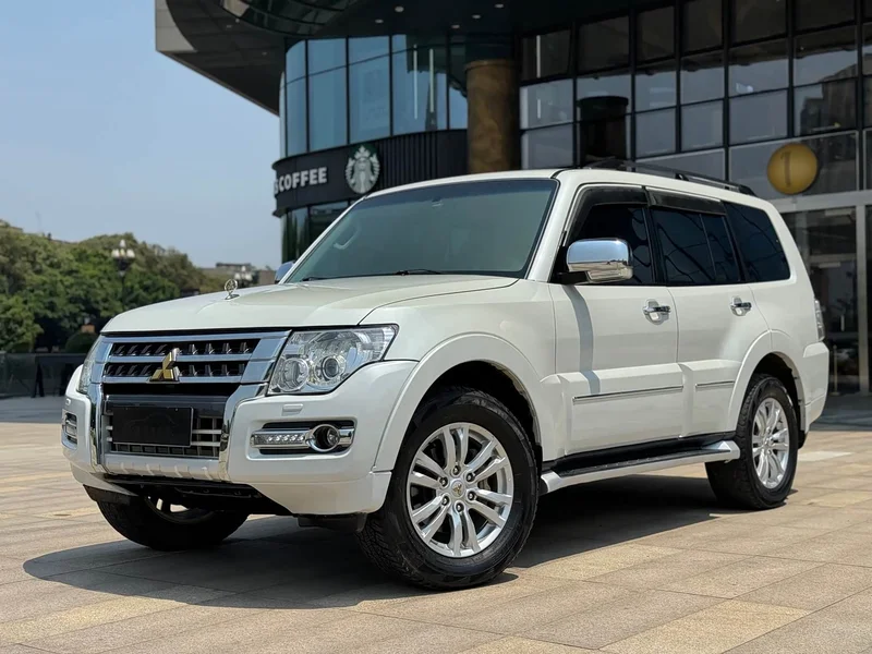Mitsubishi Pajero (Imported) — фото 1