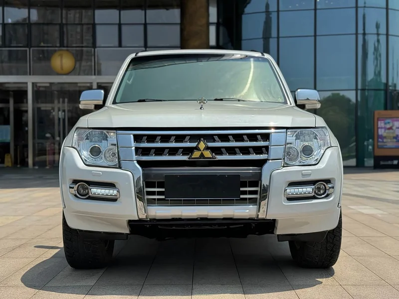 Mitsubishi Pajero (Imported) — фото 2