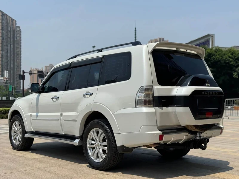 Mitsubishi Pajero (Imported) — фото 4