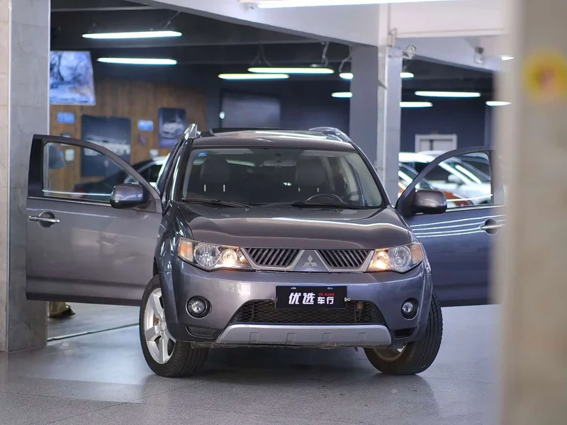 Mitsubishi Outlander — фото 11