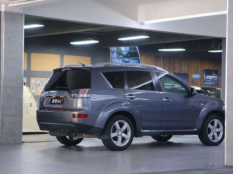 Mitsubishi Outlander — фото 14
