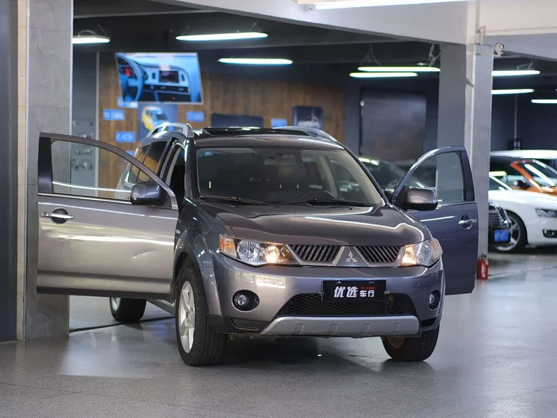 Mitsubishi Outlander — фото 15