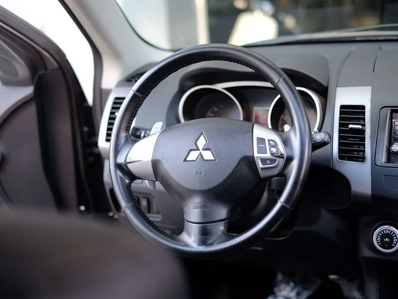 Mitsubishi Outlander — фото 19
