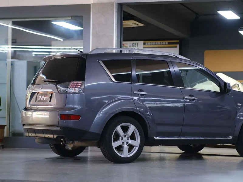 Mitsubishi Outlander — фото 4