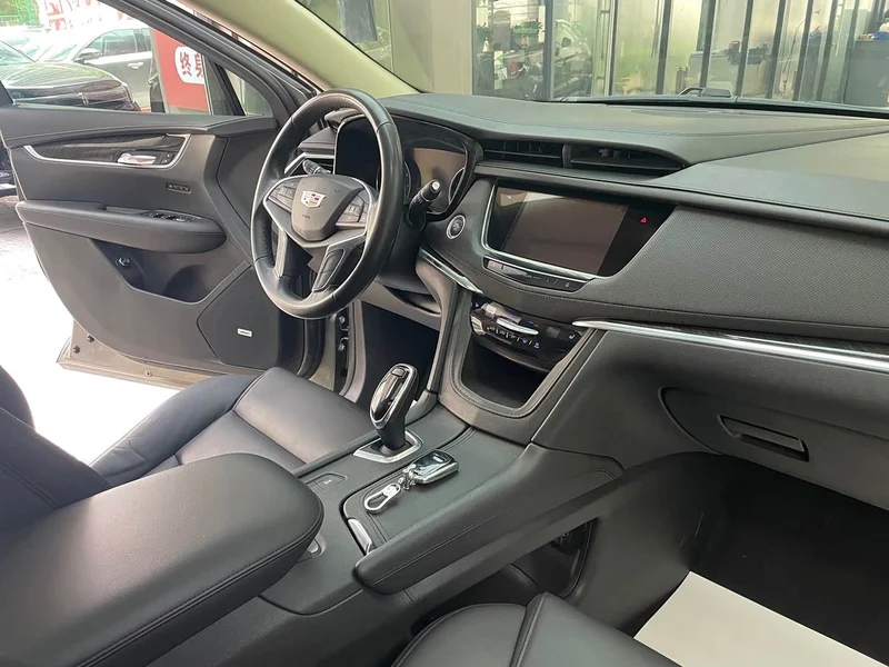 Cadillac XT5 — фото 12