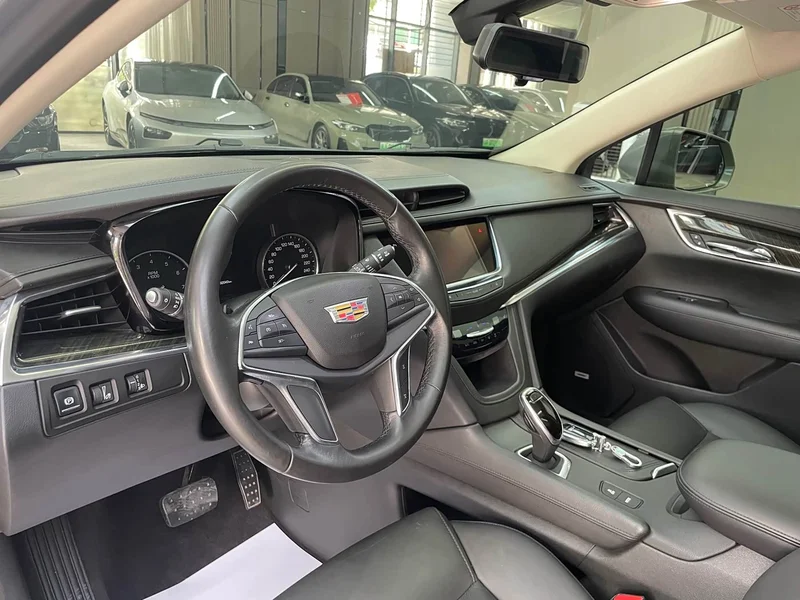 Cadillac XT5 — фото 10