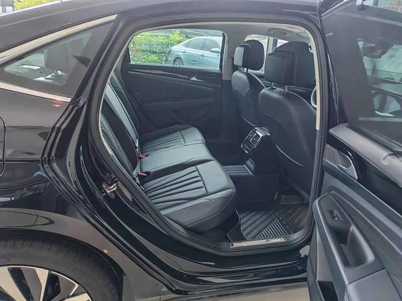 Volkswagen Passat — фото 6