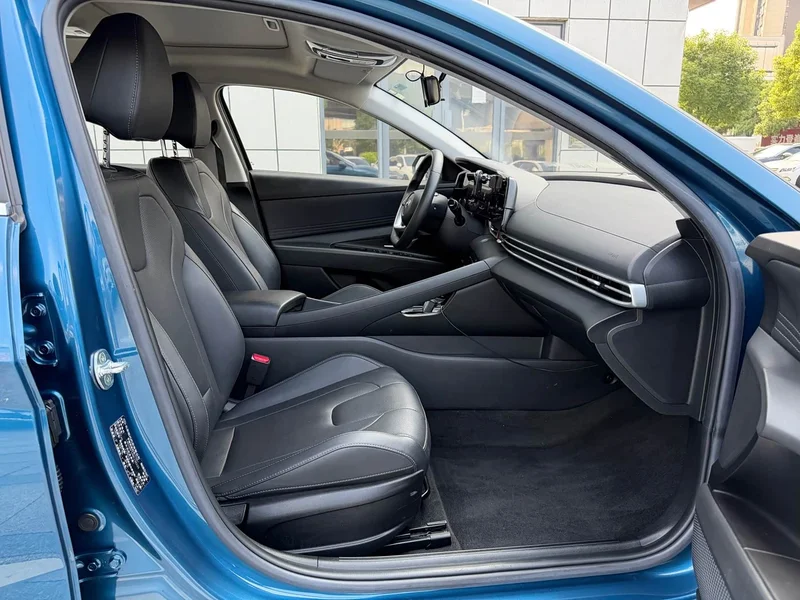 Hyundai Elantra — фото 11