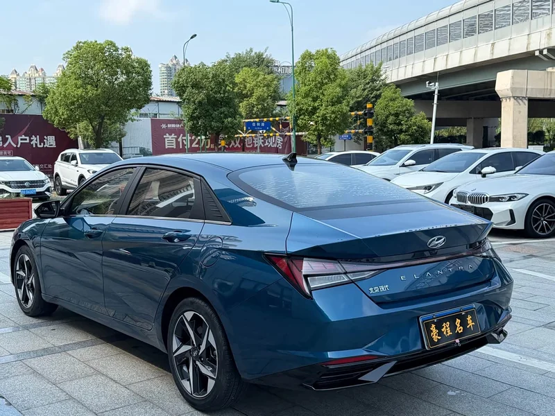 Hyundai Elantra — фото 13