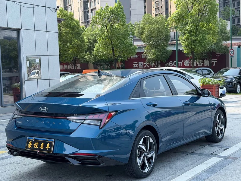 Hyundai Elantra — фото 14