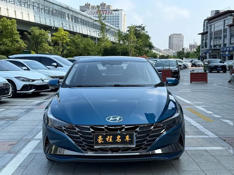 Hyundai Elantra — фото 2
