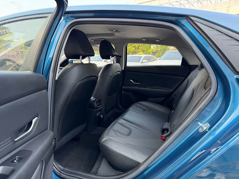 Hyundai Elantra — фото 8