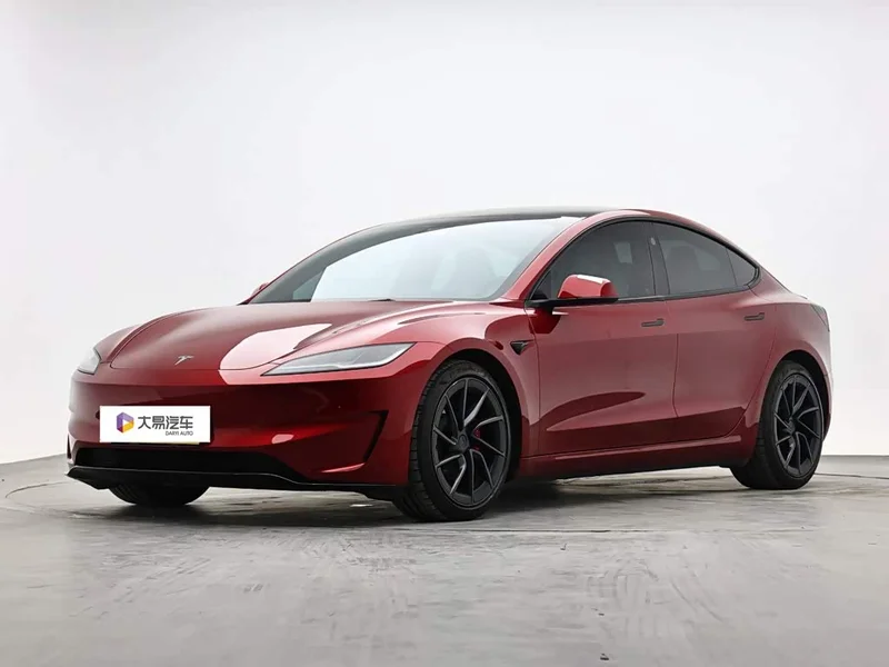 Tesla Model 3 — фото 1