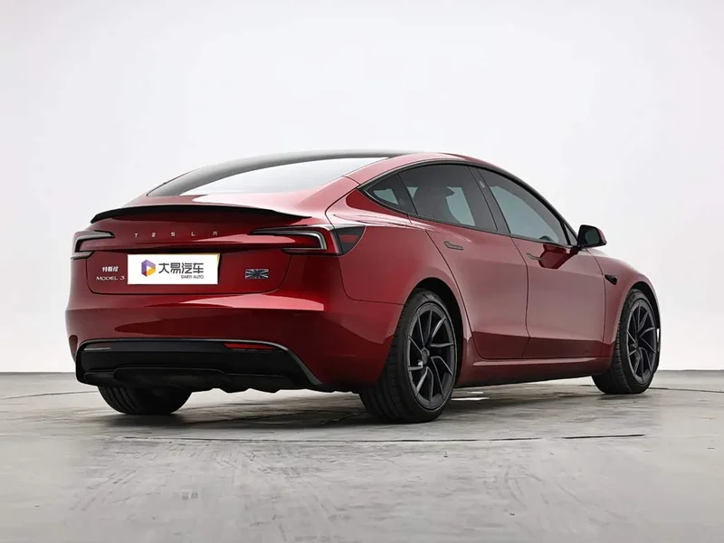 Tesla Model 3 — фото 3