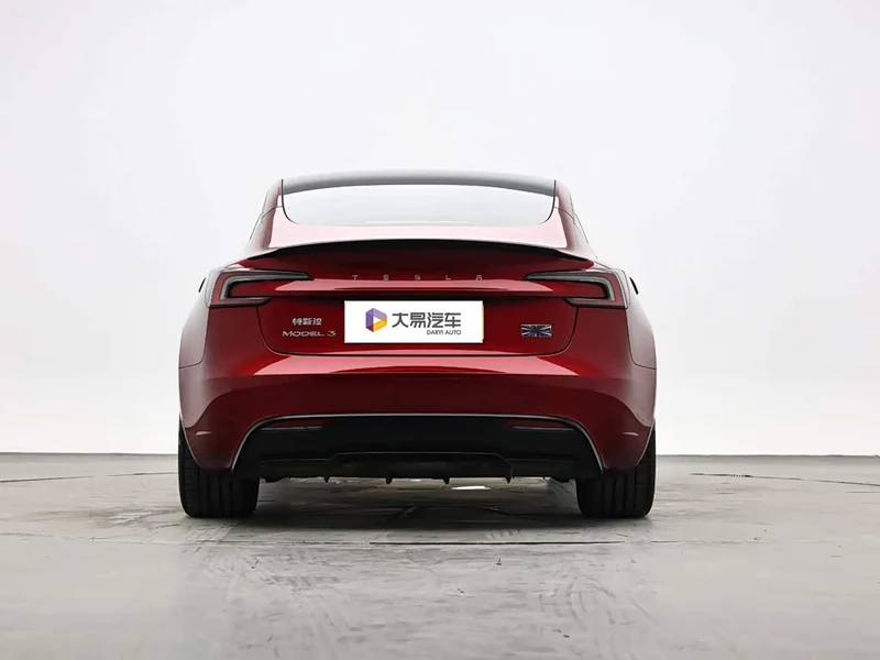 Tesla Model 3 — фото 4