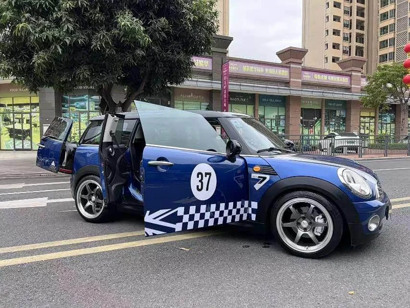 MINI CLUBMAN — фото 20