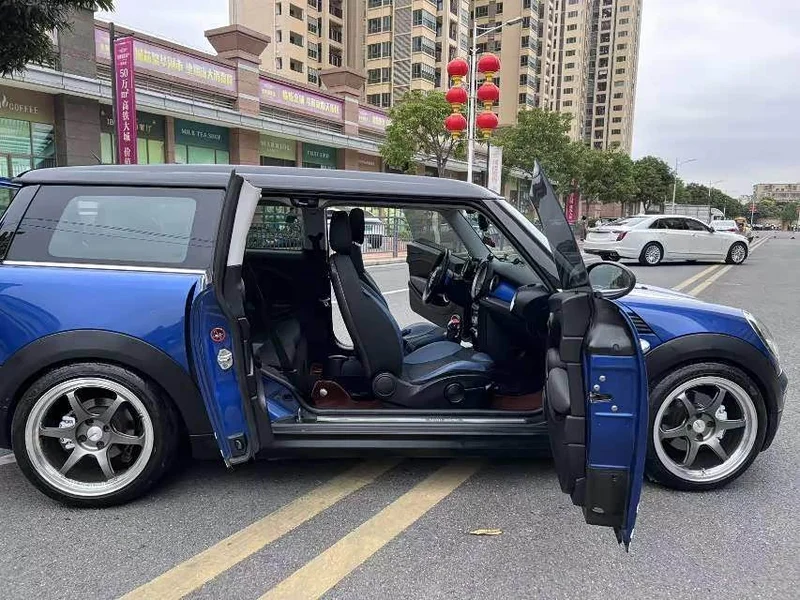 MINI CLUBMAN — фото 22