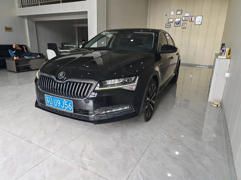 Skoda Superb — фото 1