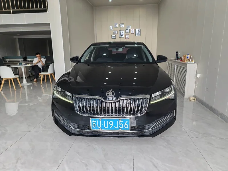 Skoda Superb — фото 2