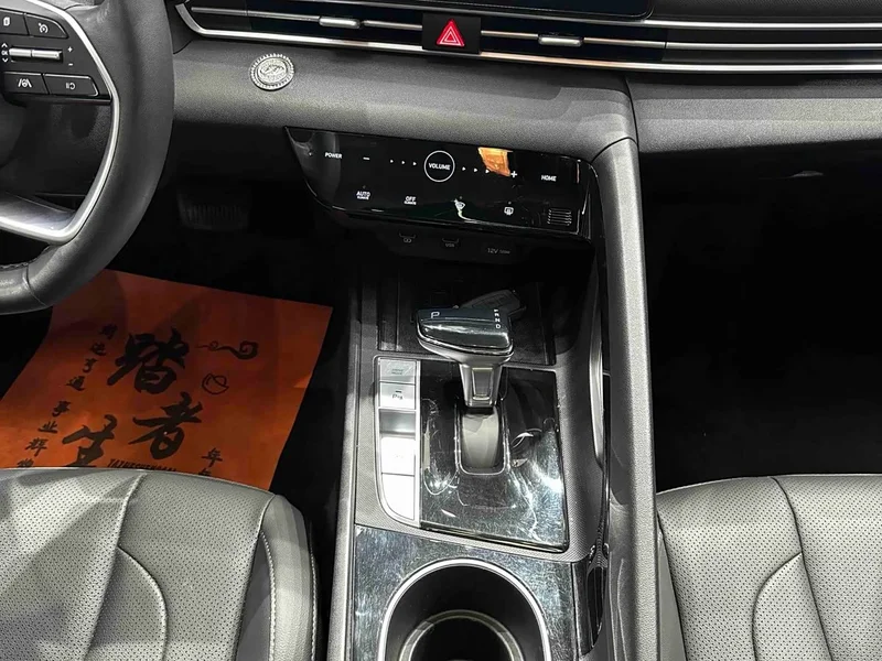 Hyundai Elantra — фото 12