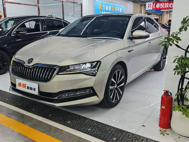Skoda Superb — фото 1