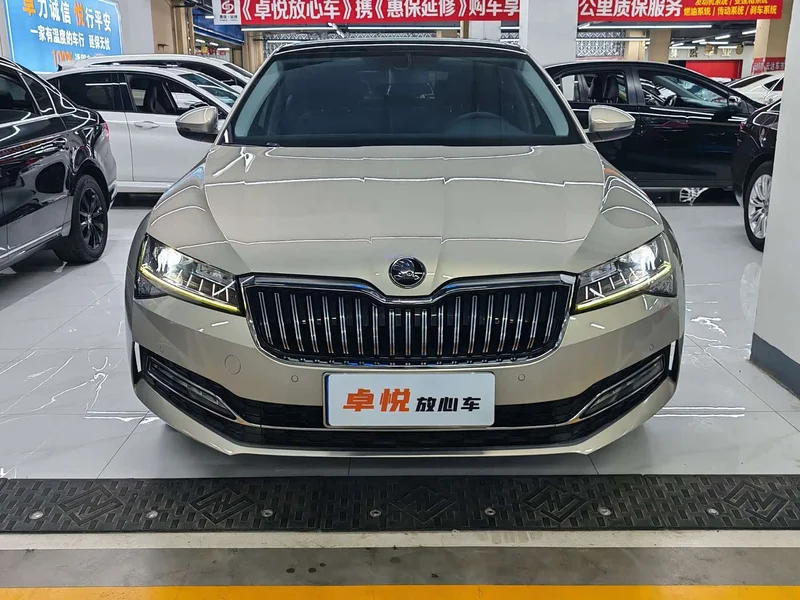 Skoda Superb — фото 2