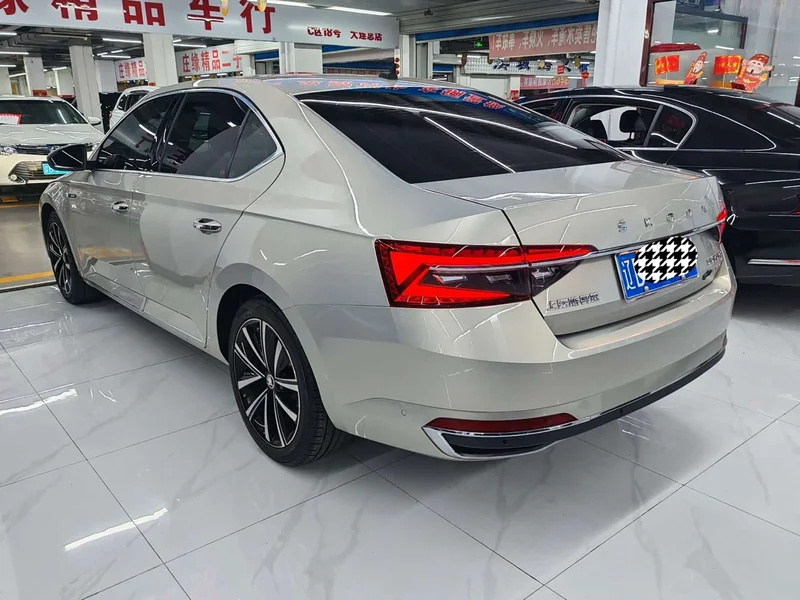 Skoda Superb — фото 4