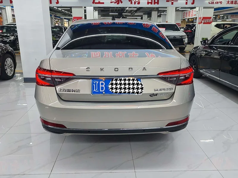 Skoda Superb — фото 10