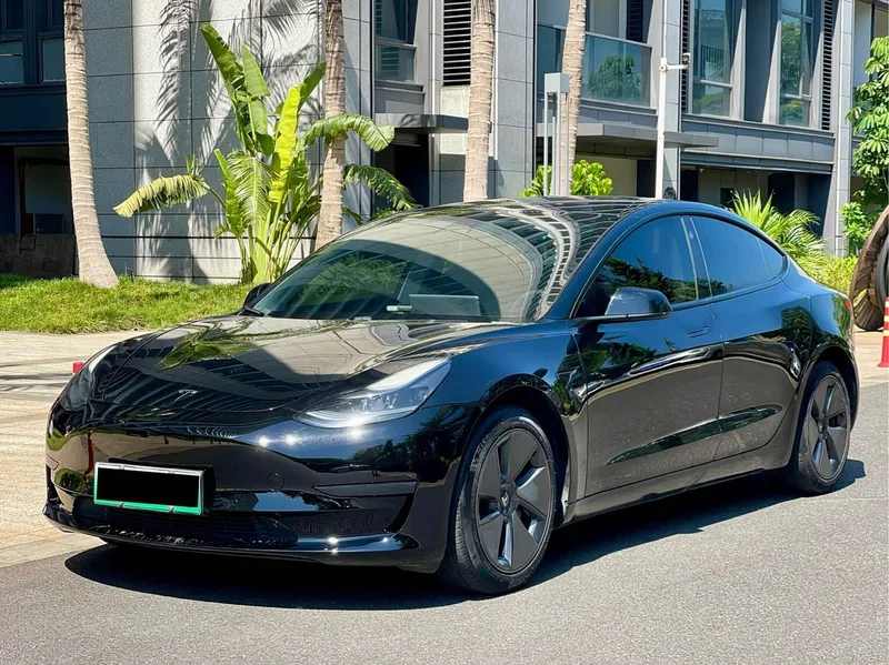 Tesla Model 3 — фото 1