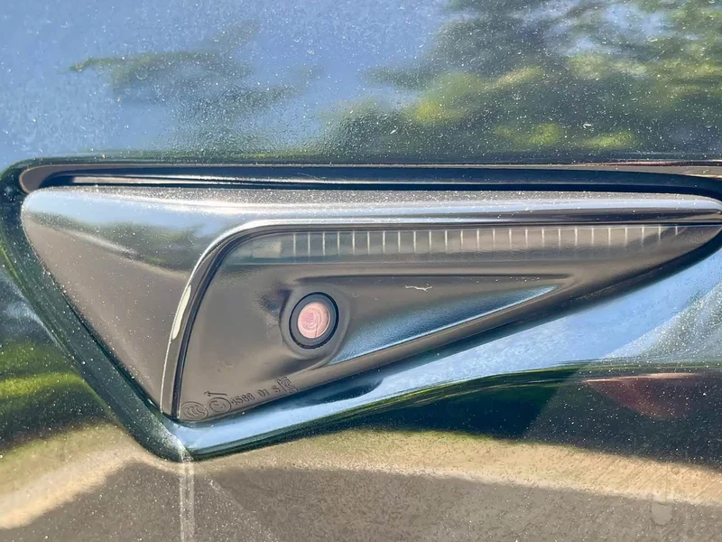 Tesla Model 3 — фото 12