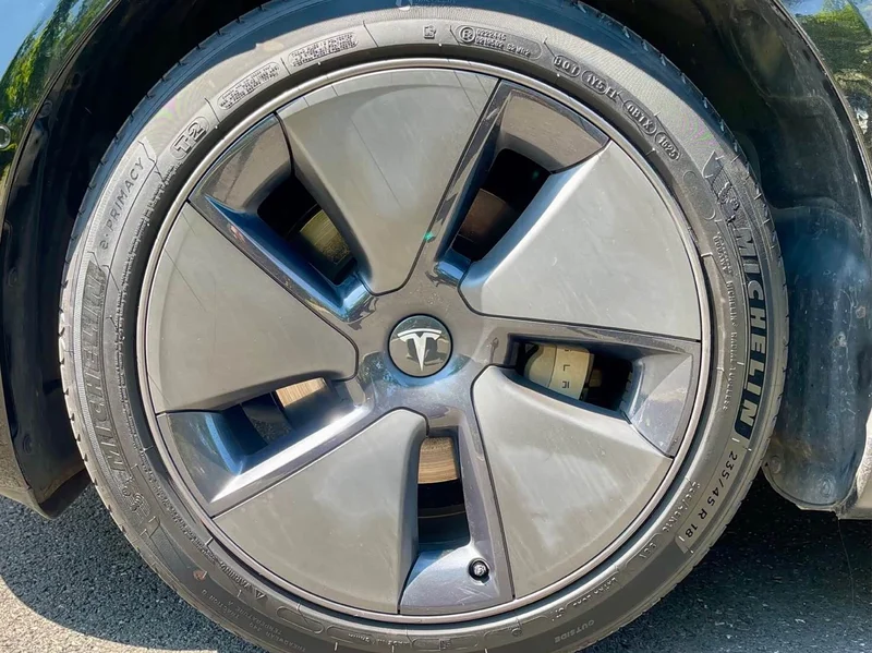 Tesla Model 3 — фото 13