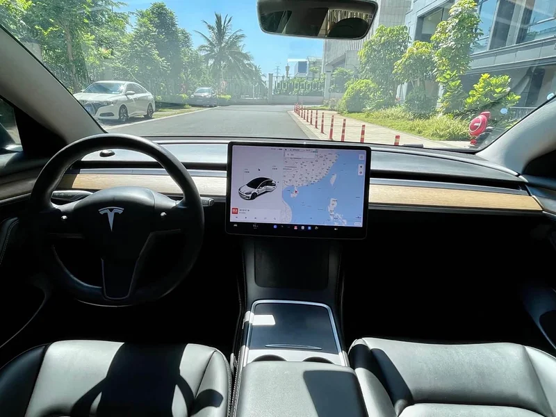 Tesla Model 3 — фото 5