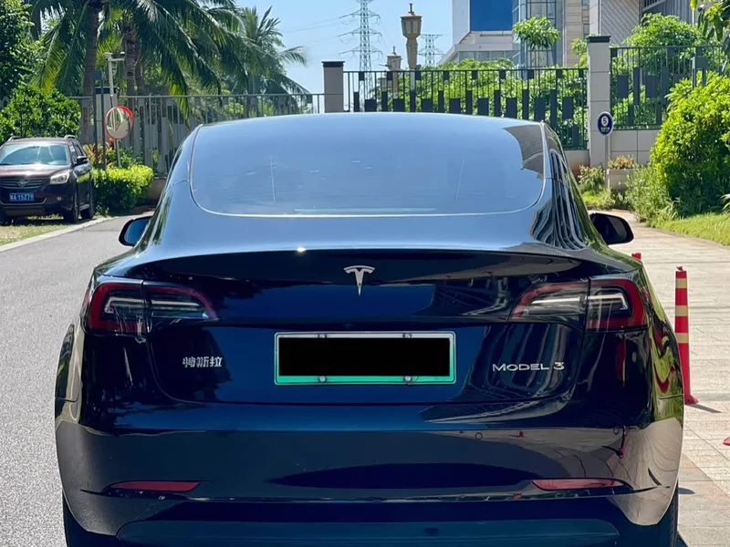 Tesla Model 3 — фото 8