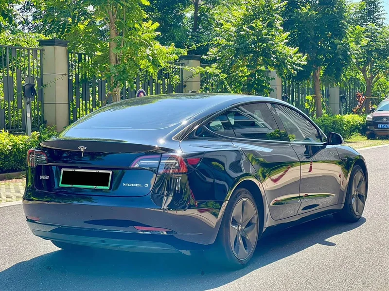 Tesla Model 3 — фото 9