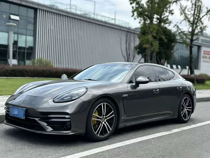 Porsche Panamera — фото 1