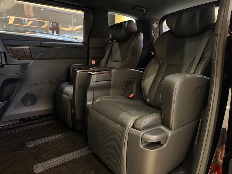 Toyota Alphard — фото 12