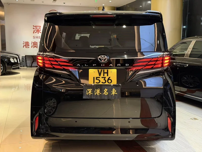 Toyota Alphard — фото 4