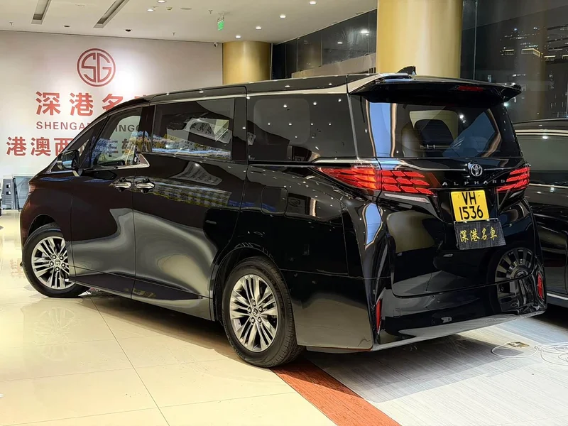 Toyota Alphard — фото 7