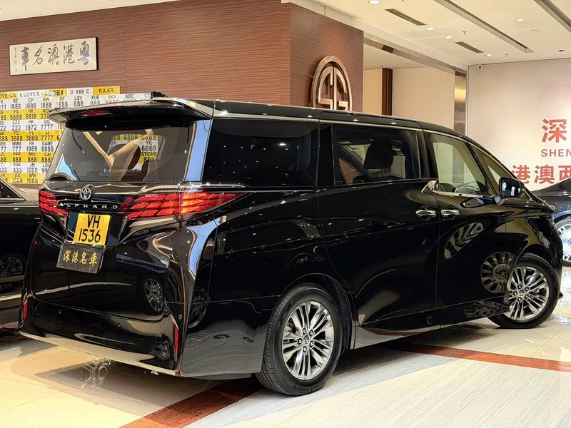 Toyota Alphard — фото 8