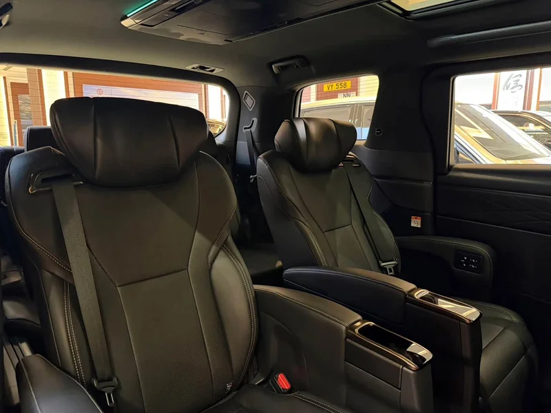 Toyota Alphard — фото 9