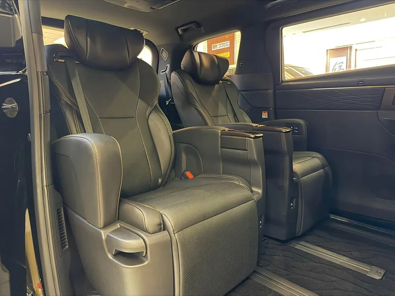 Toyota Alphard — фото 10