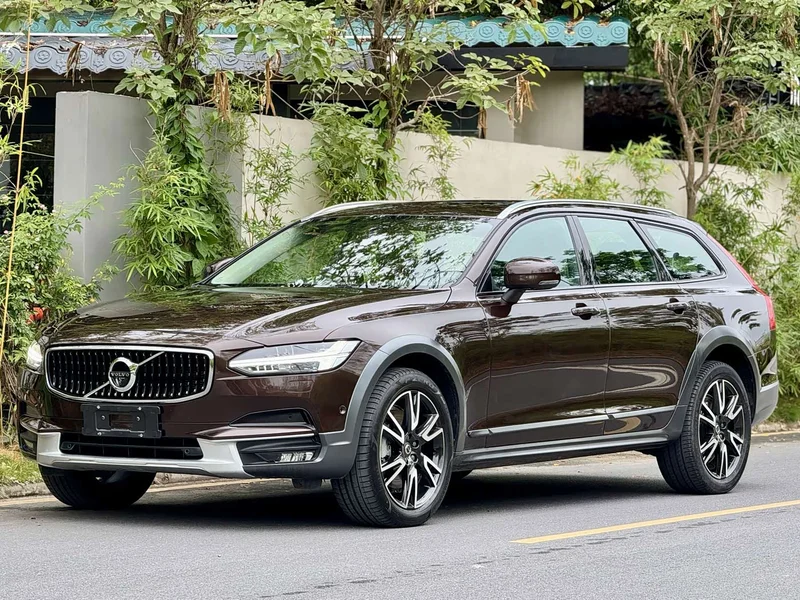 Volvo V90 — фото 1